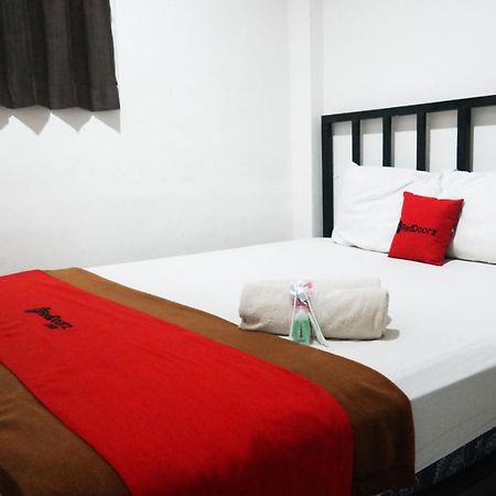 Reddoorz At Jalan Somba Opu Losari Makassar Exteriör bild