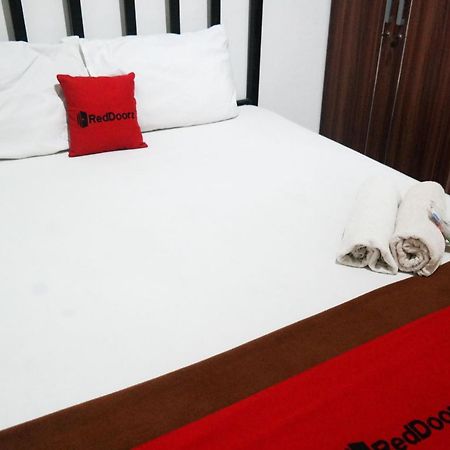 Reddoorz At Jalan Somba Opu Losari Makassar Exteriör bild
