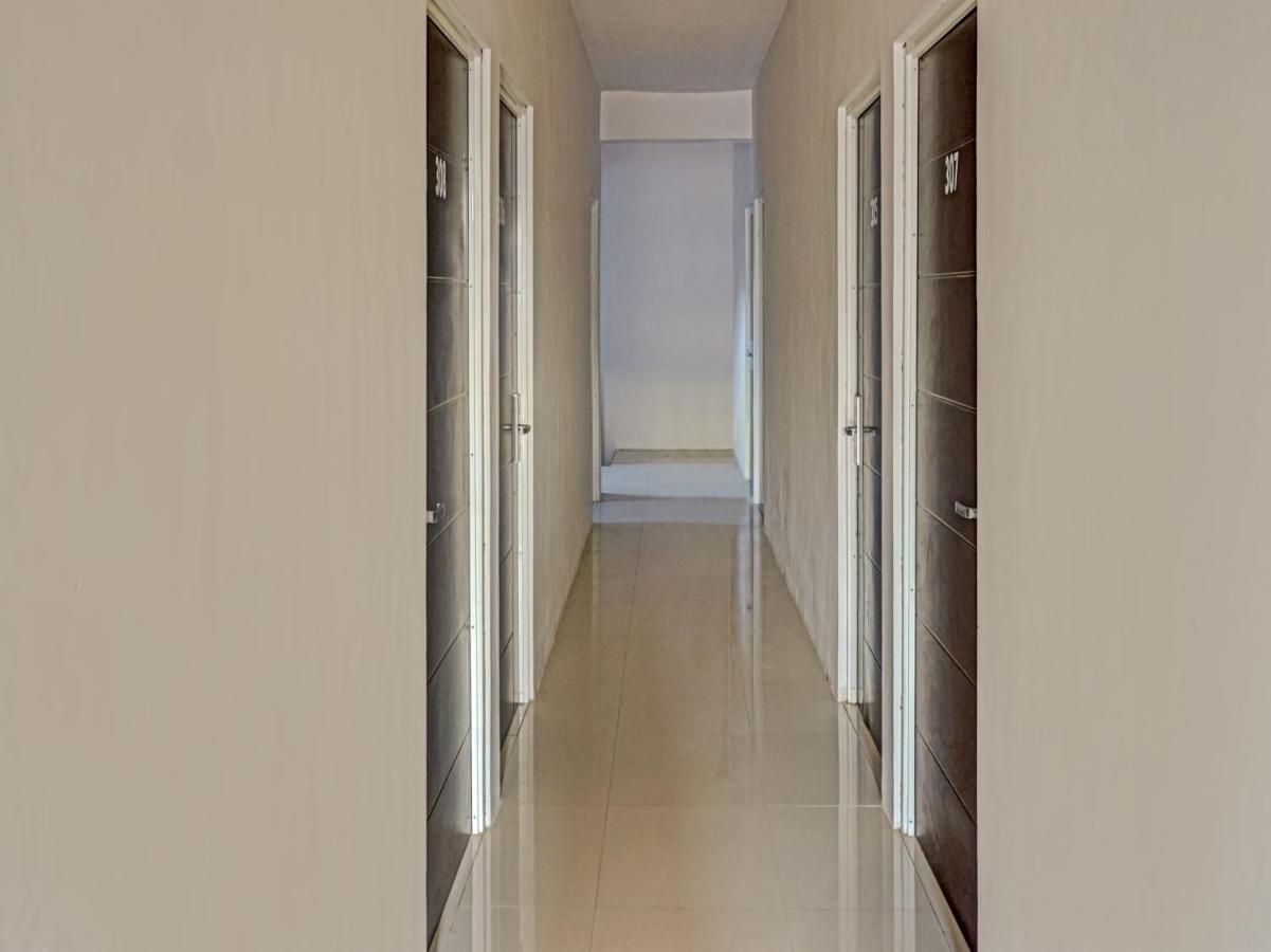 Reddoorz At Jalan Somba Opu Losari Makassar Exteriör bild