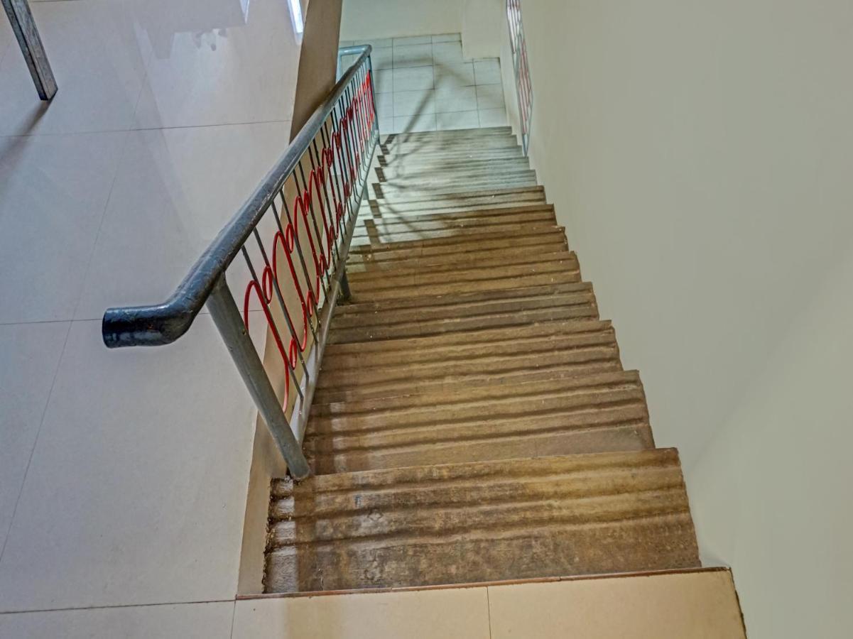 Reddoorz At Jalan Somba Opu Losari Makassar Exteriör bild