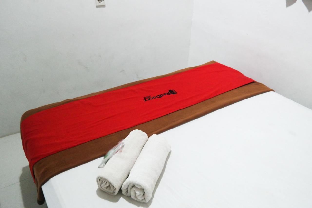Reddoorz At Jalan Somba Opu Losari Makassar Exteriör bild