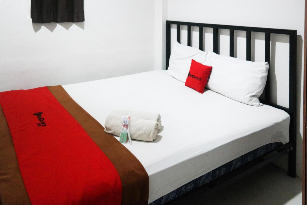 Reddoorz At Jalan Somba Opu Losari Makassar Exteriör bild