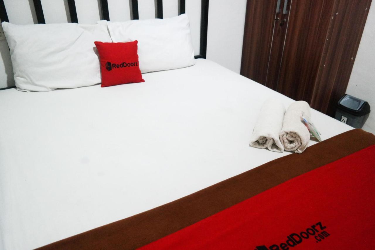 Reddoorz At Jalan Somba Opu Losari Makassar Exteriör bild