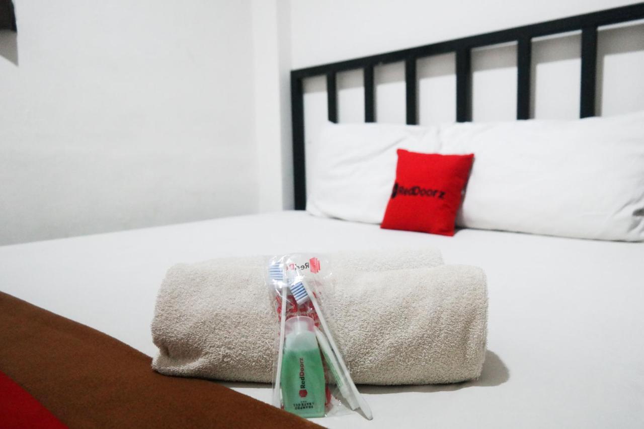 Reddoorz At Jalan Somba Opu Losari Makassar Exteriör bild