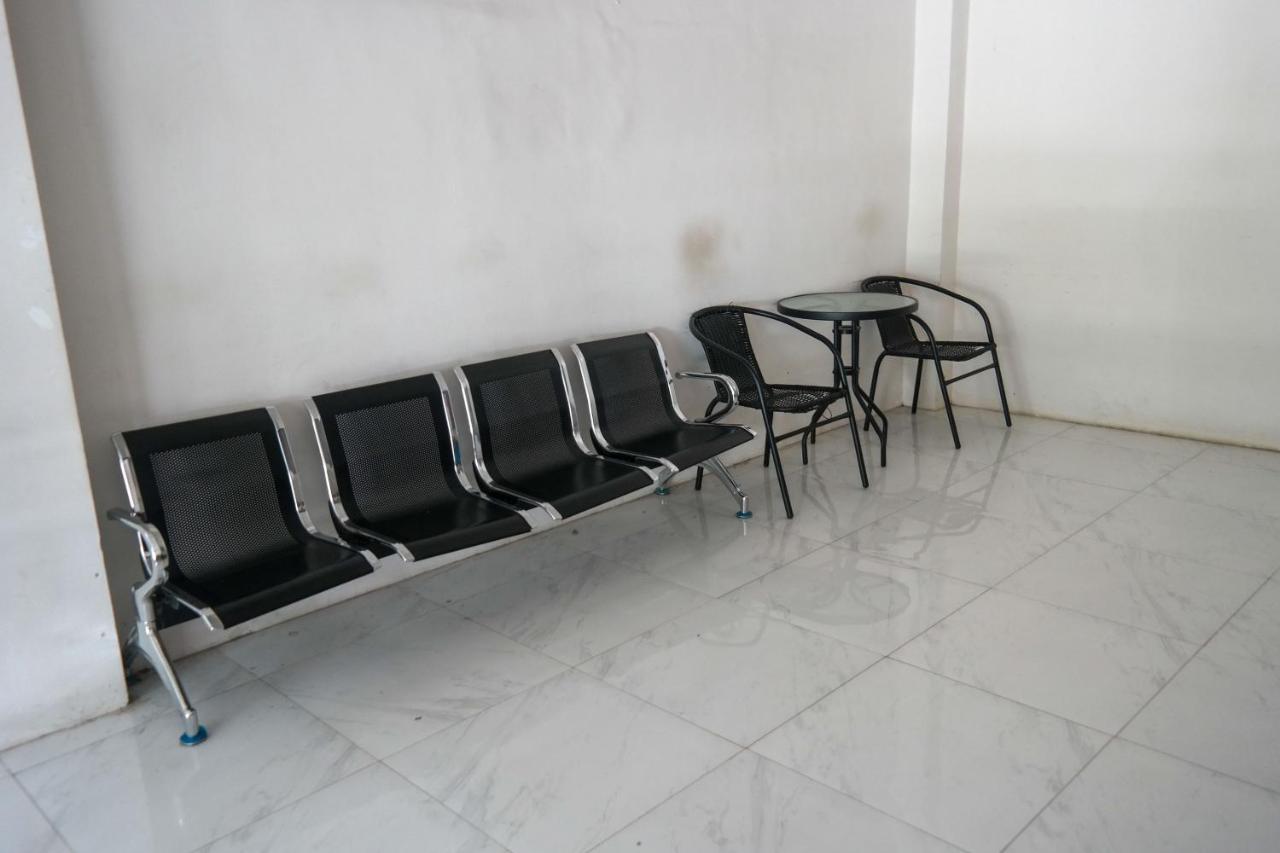 Reddoorz At Jalan Somba Opu Losari Makassar Exteriör bild