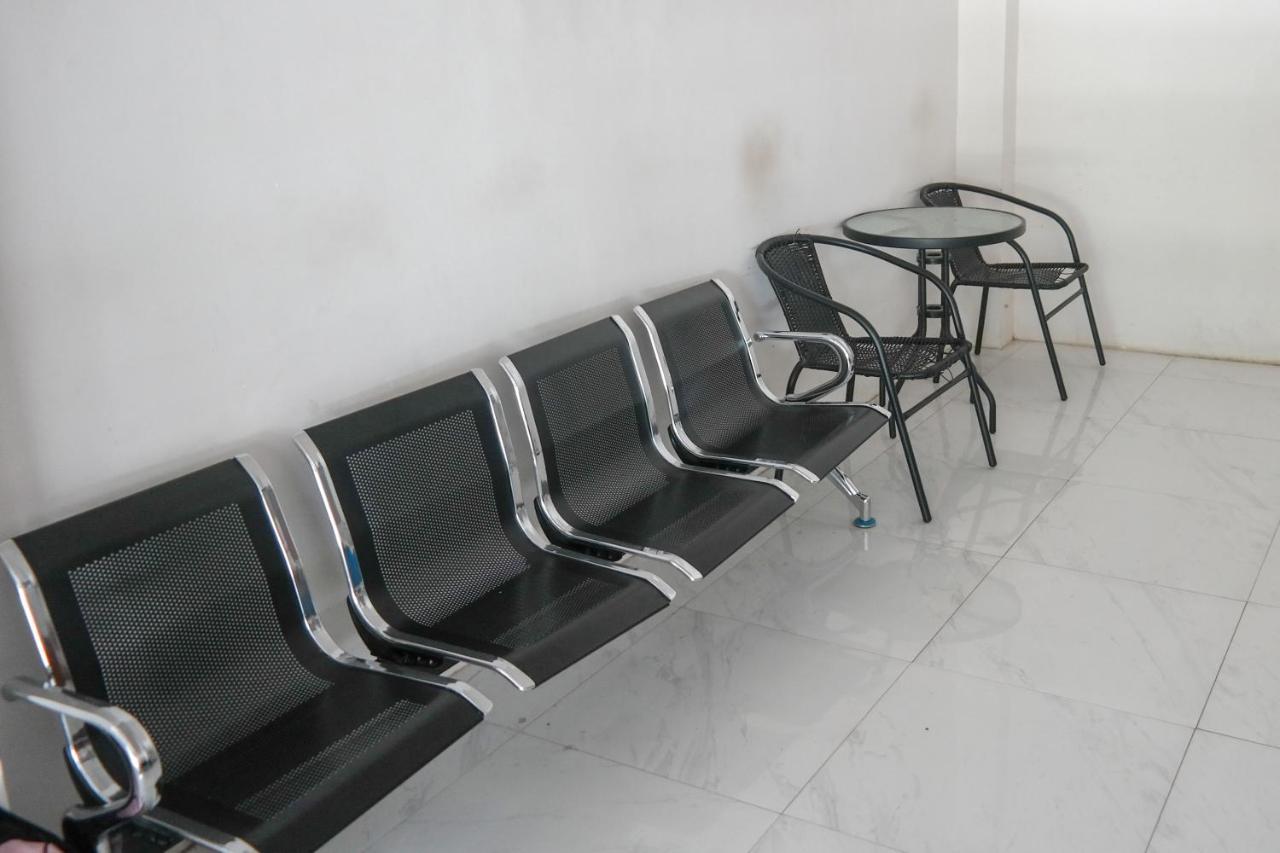 Reddoorz At Jalan Somba Opu Losari Makassar Exteriör bild