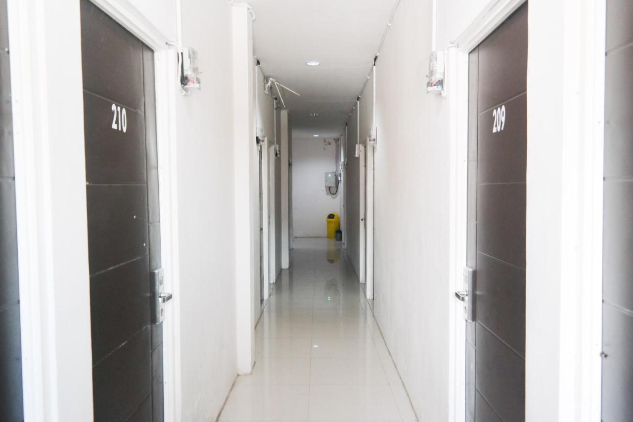 Reddoorz At Jalan Somba Opu Losari Makassar Exteriör bild