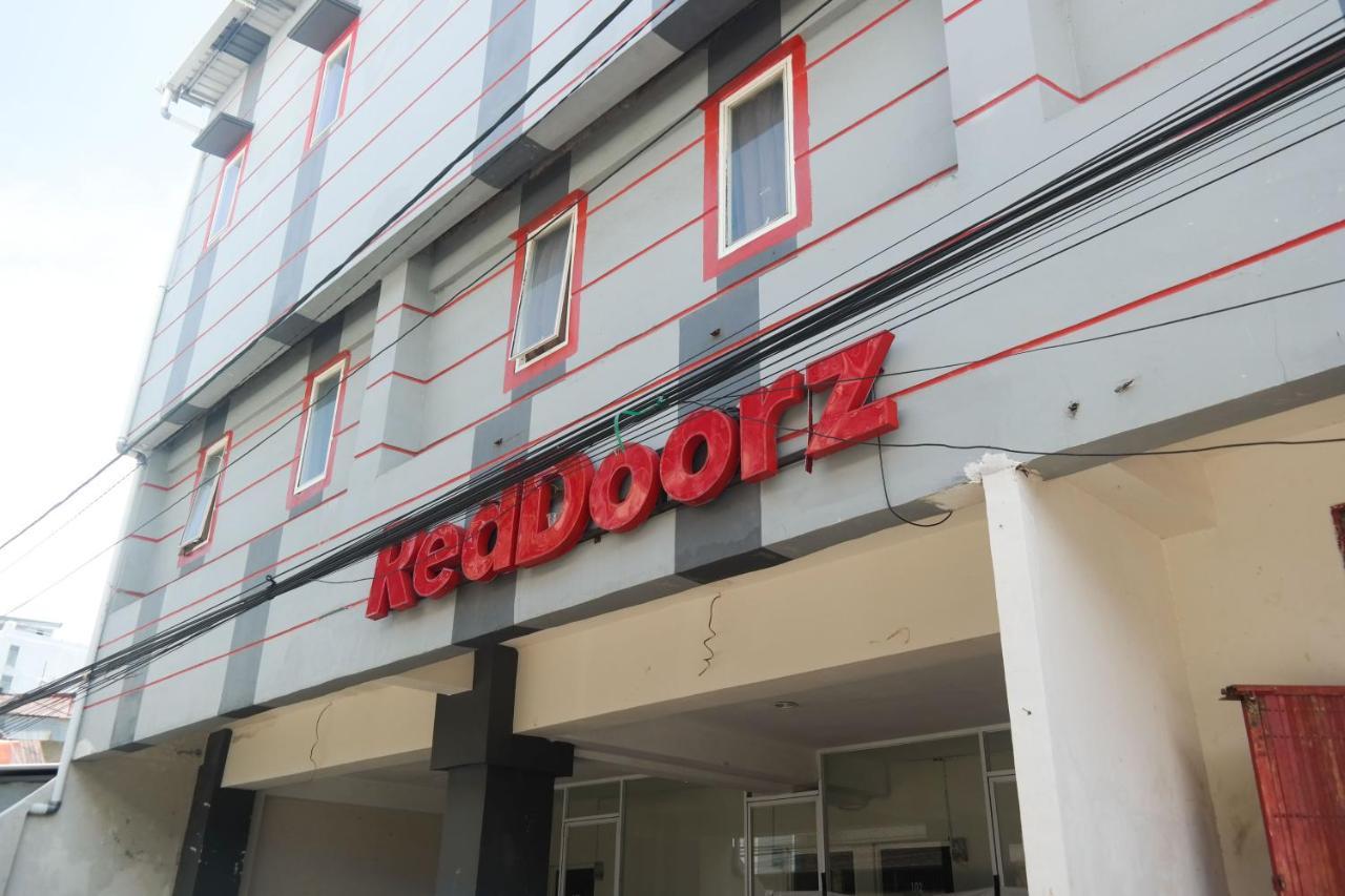 Reddoorz At Jalan Somba Opu Losari Makassar Exteriör bild