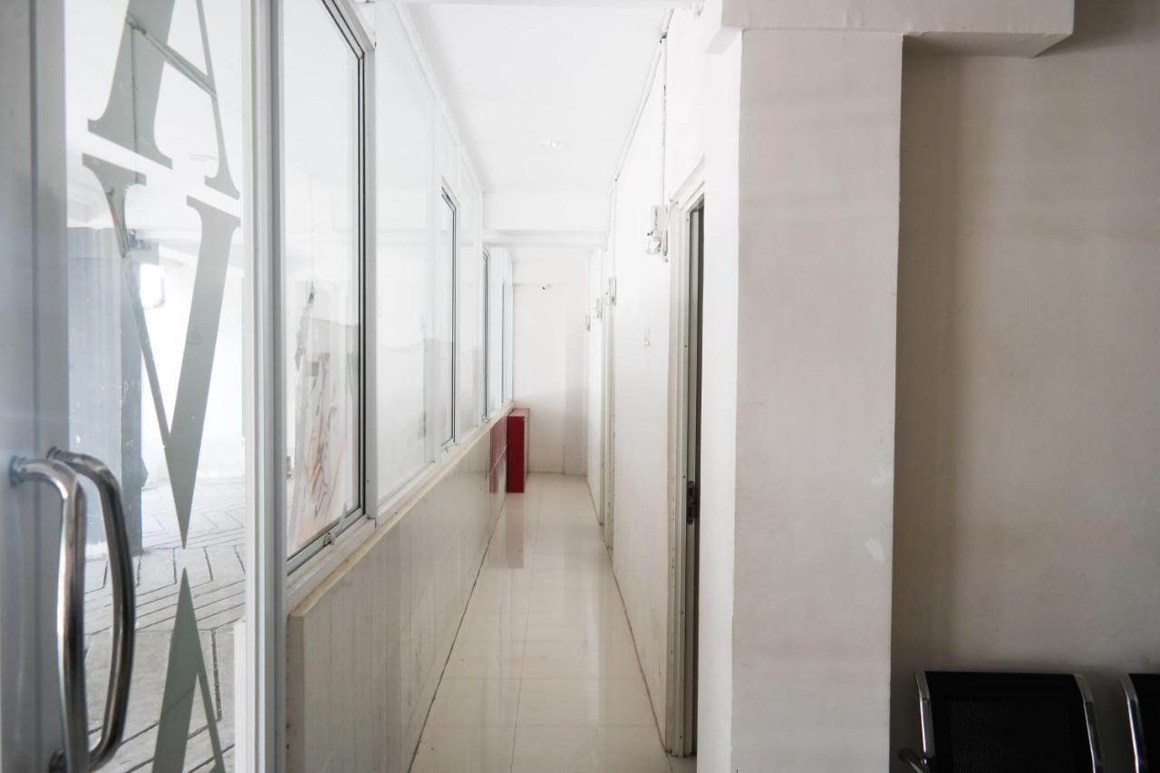 Reddoorz At Jalan Somba Opu Losari Makassar Exteriör bild